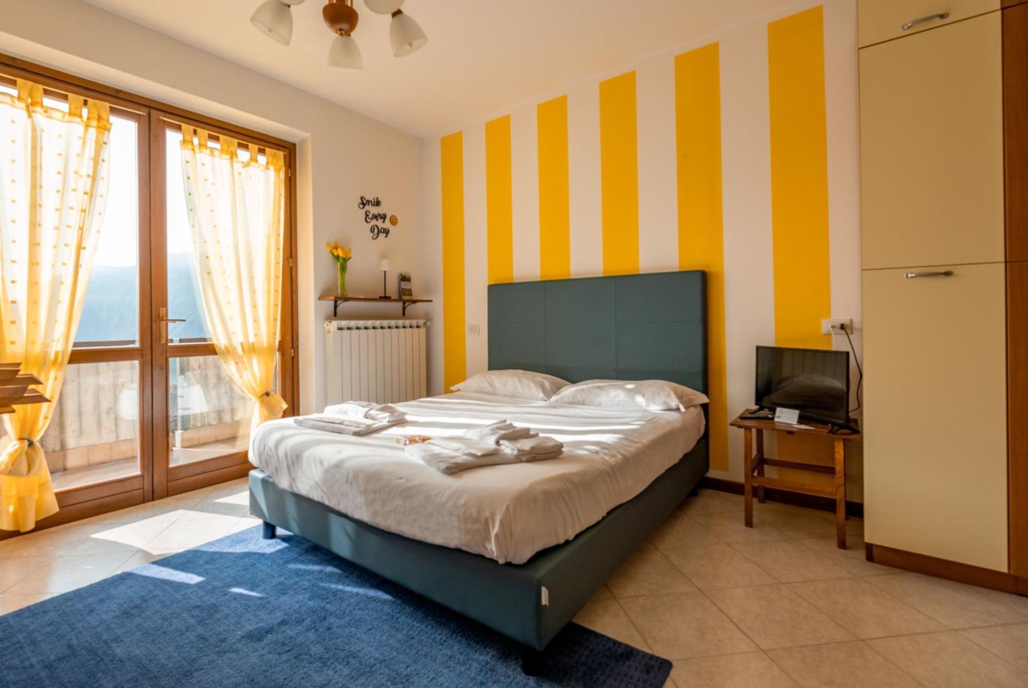 Happy Guest Apartments - Lake Panorama & Pool Riva di Solto Exteriér fotografie